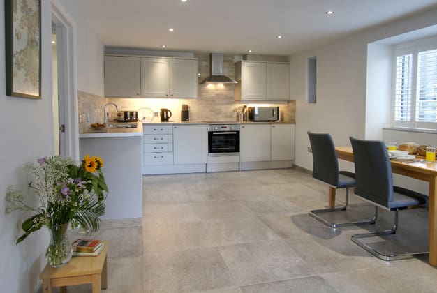lloc-llo-kitchen